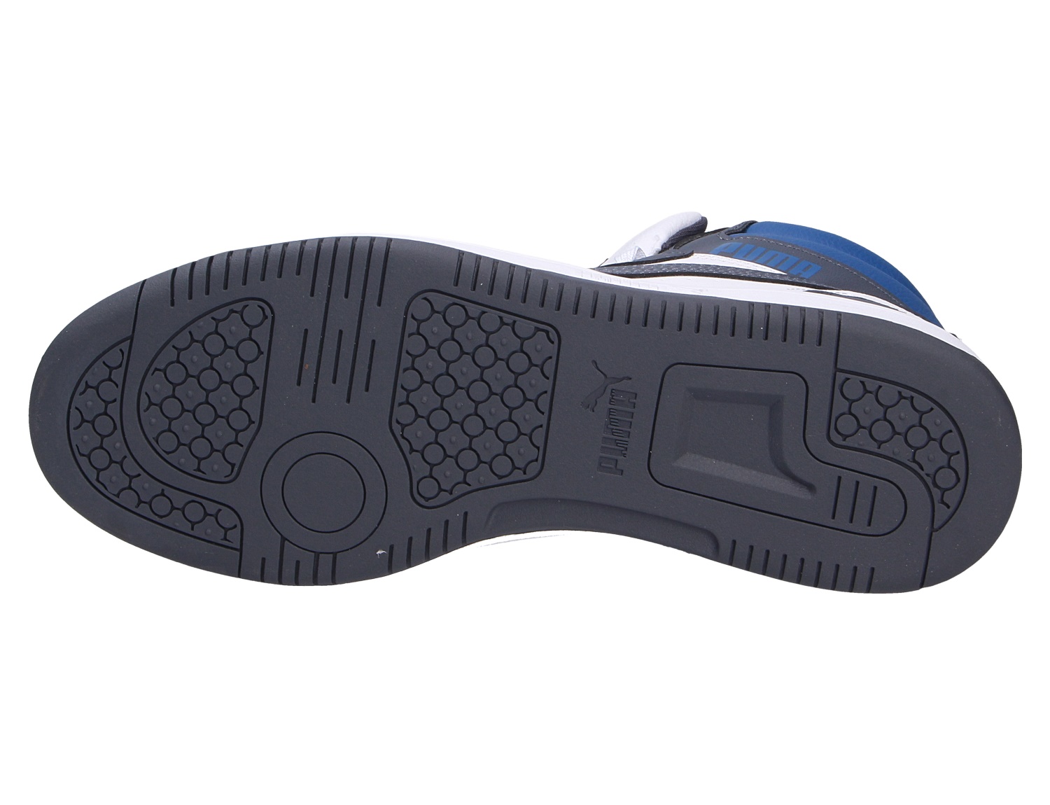 Unteransicht des Puma Herren Sneakers mit schwarzer profilierter Gummisohle für sicheren Halt im Alltag